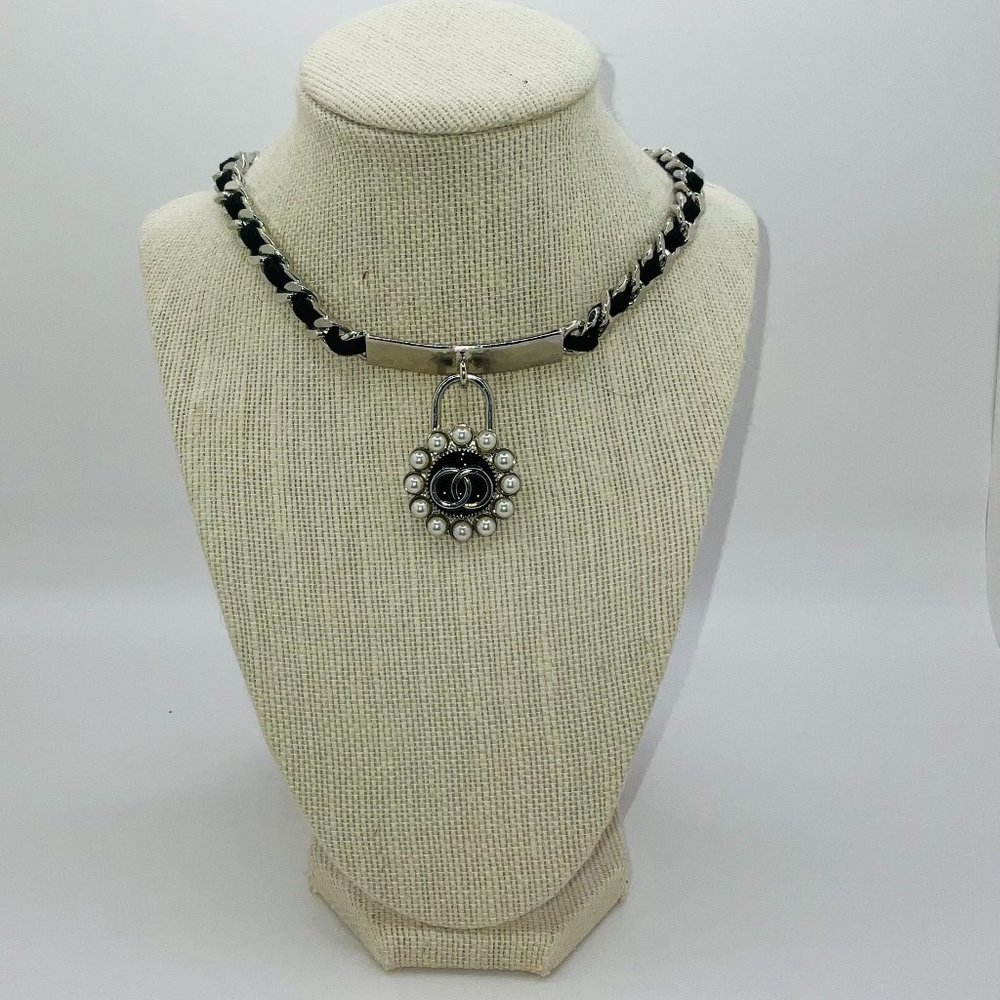 Pearl Black and Silver  Pendant Chocker Collar Necklace